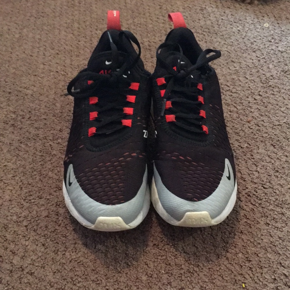 NIKE AIR MAX 270